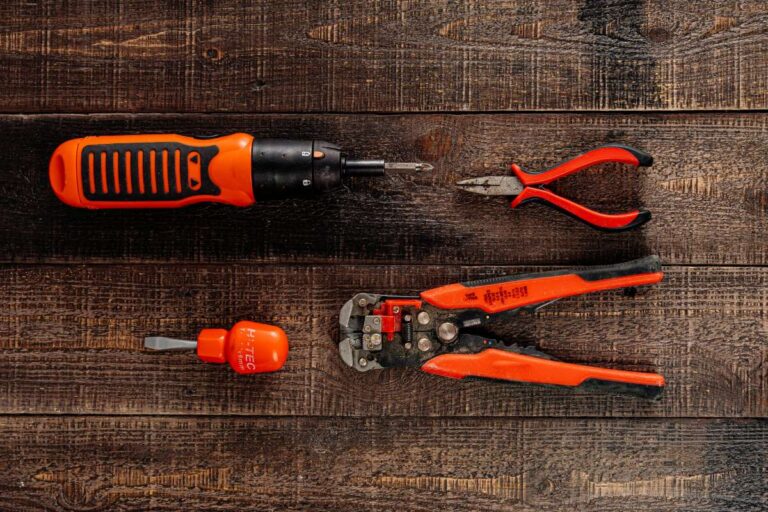 Oportunitățile unui tânăr electrician pe piața muncii din România